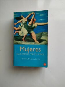 Mujeres que corren con los lobos por Clarissa Pinkola Estés