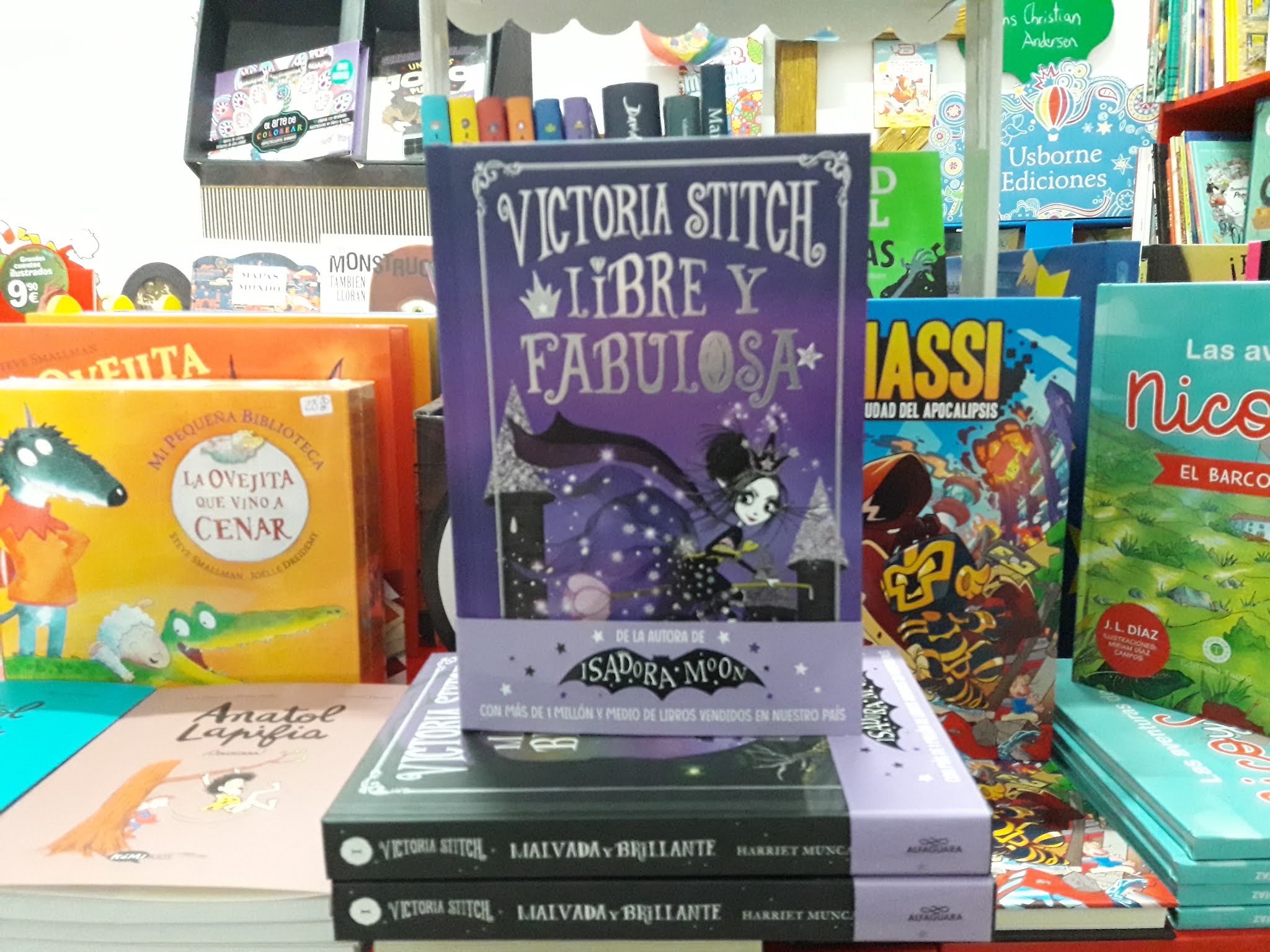 Libro: Victoria Stitch, Libre y Fabulosa por Harriet Muncaster