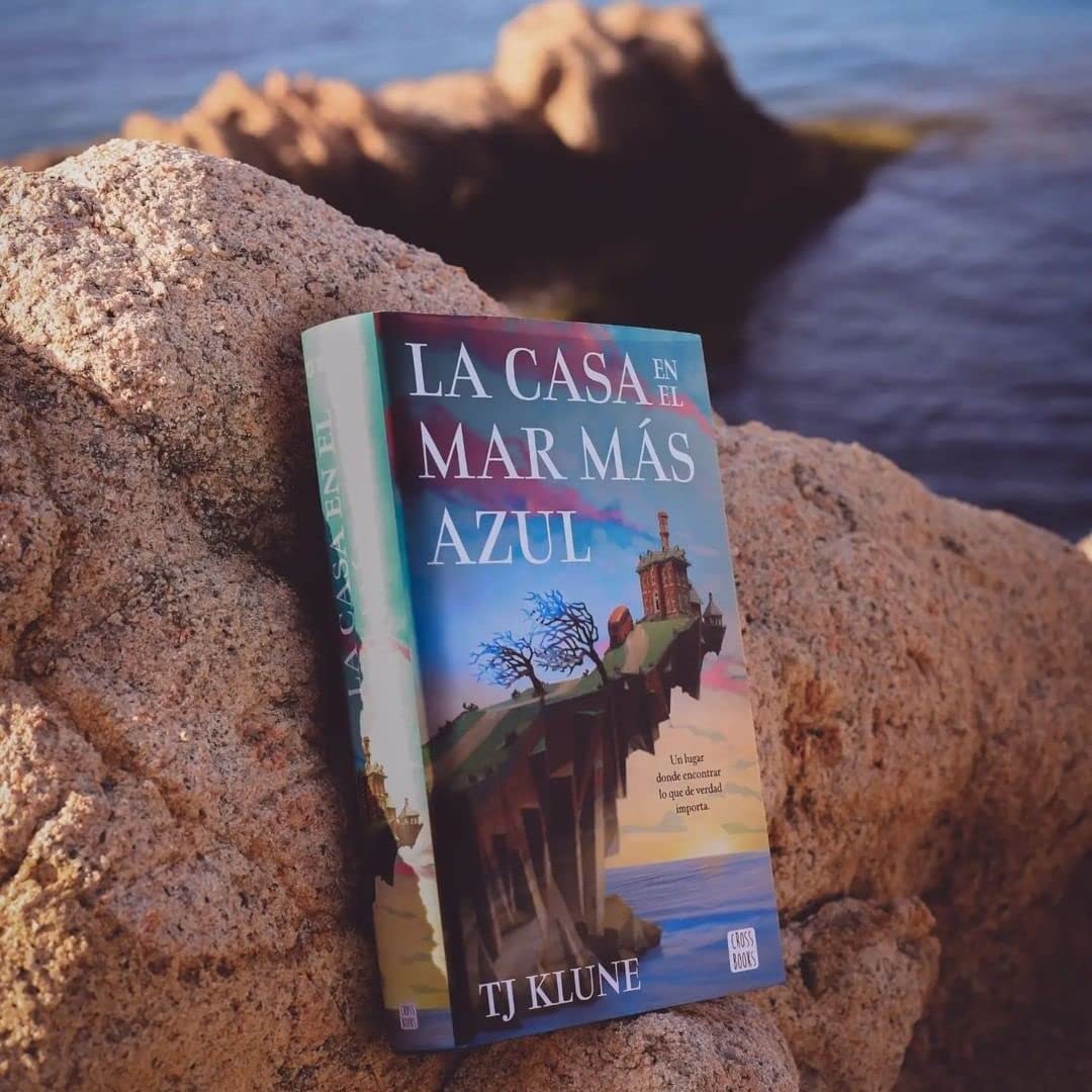 Libro: La Casa En El Mar Más Azul por TJ Klune