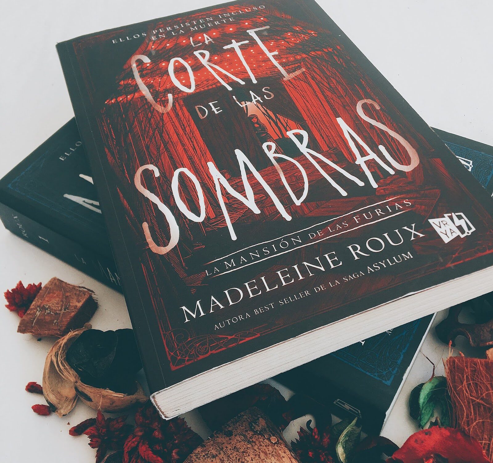 Libro: La Corte de las Sombras, La Mansión de las Furias por Madeleine Roux