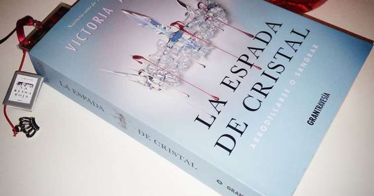 Libro: La Espada de Cristal, Arrodillarse o Sangrar - Libro 2 de 4: Reina Roja por Victoria Aveyard